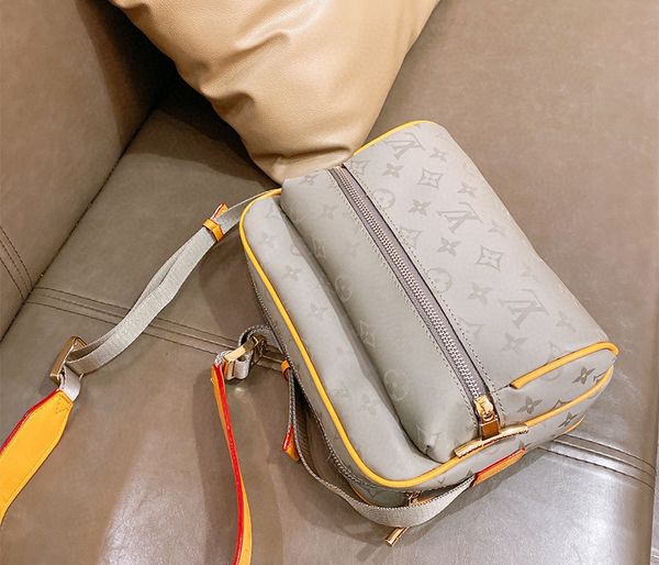 конструктор бумажник высокого качества сумка дизайнерская марка crossbody мешок 5a мужчины кошелек сумки на ремне, White
конструктор бумажник высокого качества сумка дизайнерская марка crossbody мешок 5a мужчины кошелек сумки на ремне, White