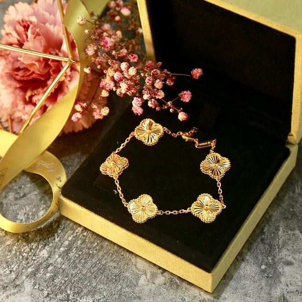 new fashions charm bracelets designer five four-leaf clover bracelet for womans gold jewelrys for womans, Golden;silver
new fashions charm bracelets designer five four-leaf clover bracelet for womans gold jewelrys for womans, Golden;silver