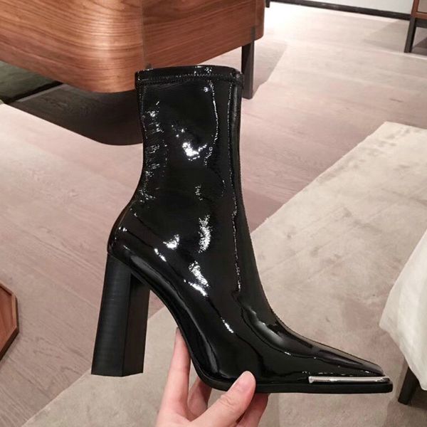 2020 autumn and winter new fashion patent leather women's boots european square head black thick heel short boots
2020 autumn and winter new fashion patent leather women's boots european square head black thick heel short boots