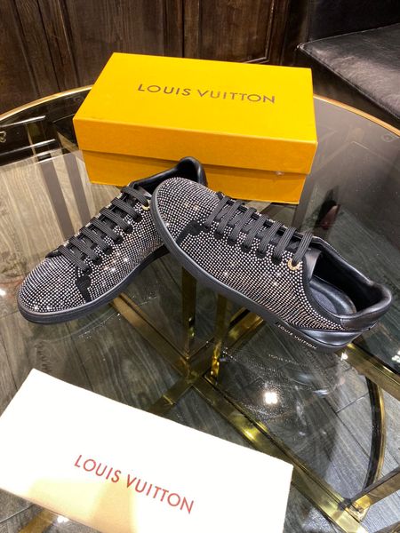 fast delivery new style high-end luxury men's casual sports shoes fashion brand autumn and winter shoes star diamond embellished upper, Black
fast delivery new style high-end luxury men's casual sports shoes fashion brand autumn and winter shoes star diamond embellished upper, Black