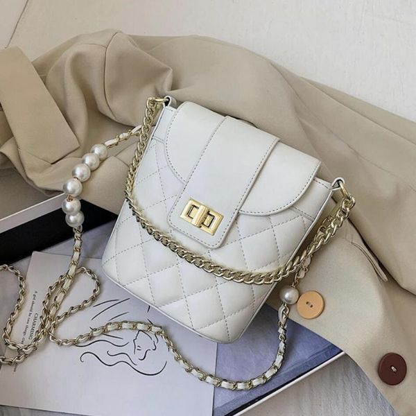 lattice tote ковша мешок 2020 новая мода высокого качества кожа pu женщин конструктор сумки перл цепи плеча сумка
lattice tote ковша мешок 2020 новая мода высокого качества кожа pu женщин конструктор сумки перл цепи плеча сумка
