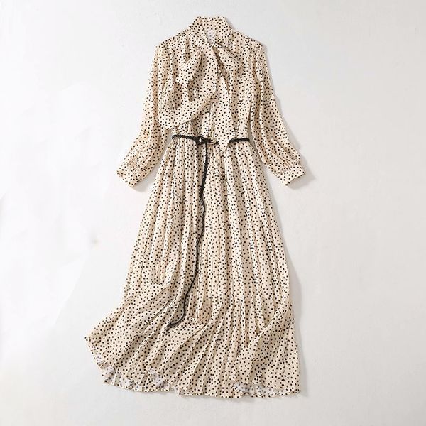 latest fashion 2020 runway bow collar bow dress lady long sleeve pleated dot dress, Black;gray
latest fashion 2020 runway bow collar bow dress lady long sleeve pleated dot dress, Black;gray