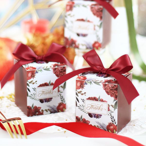 100pcs/lot red square gift box wedding candy boxes favors box paper gift bag packaging box for guests party decoration supplies
100pcs/lot red square gift box wedding candy boxes favors box paper gift bag packaging box for guests party decoration supplies