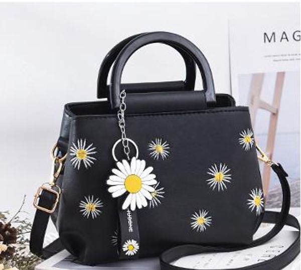 2020 fashion new daisy handbag designer shoulder messenger bag lemon soda female luxury bag trend wild
2020 fashion new daisy handbag designer shoulder messenger bag lemon soda female luxury bag trend wild