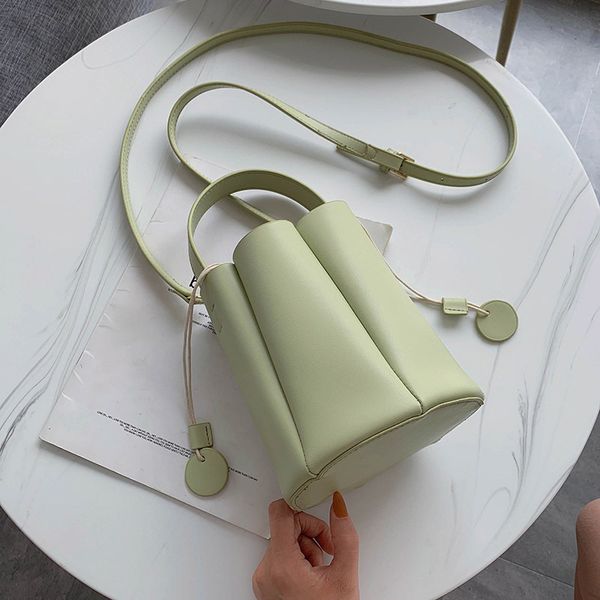 литературный ведро женская сумка корейский новый повседневная мини crossbody сумки для женщин сотовые телефоны твердые искусственная кожа же
литературный ведро женская сумка корейский новый повседневная мини crossbody сумки для женщин сотовые телефоны твердые искусственная кожа же