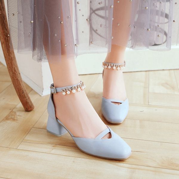 sarairis 2020 nueva moda dropship tacones cuadrados zapatos casuales sandalias de mujer correa con hebilla femenina decoración de metal, Black
sarairis 2020 nueva moda dropship tacones cuadrados zapatos casuales sandalias de mujer correa con hebilla femenina decoración de metal, Black