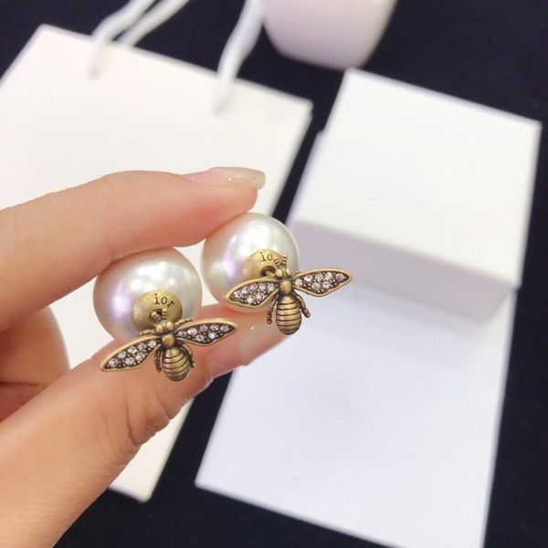 european and american new bee pearl fashion designer earrings luxury designer jewelry women earrings, Golden
european and american new bee pearl fashion designer earrings luxury designer jewelry women earrings, Golden