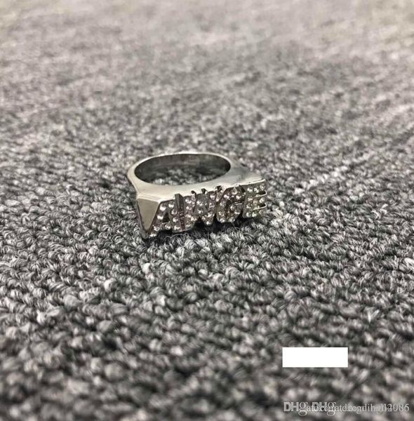 awge classic letter ring finger ring asap rocky with gold and silver two-color spot drilling smooth surface
awge classic letter ring finger ring asap rocky with gold and silver two-color spot drilling smooth surface