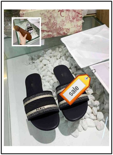 latest new dazzle flowers women sandals designer flat slippers embroidery sandal floral brocade slipper striped beach causal slipper, Black
latest new dazzle flowers women sandals designer flat slippers embroidery sandal floral brocade slipper striped beach causal slipper, Black