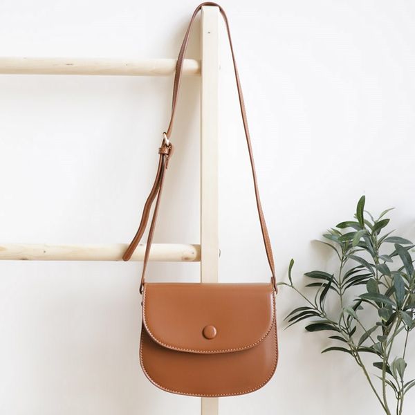 ретро женская сумка простая повседневная сумка на плечо сплошной цвет плечевое седло
ретро женская сумка простая повседневная сумка на плечо сплошной цвет плечевое седло