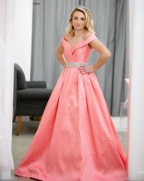 2020 long satin beaded off shoulder prom dresses sleeveless zipper back formal evening wedding party gowns vestidos de gala, White;black
2020 long satin beaded off shoulder prom dresses sleeveless zipper back formal evening wedding party gowns vestidos de gala, White;black