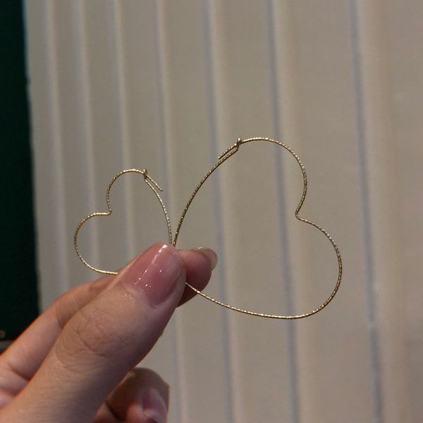 925 sterling silver wire drawing love heart gold color hoop earrings for women fashion golden ear jewelry femme earing jewellery, Golden;silver
925 sterling silver wire drawing love heart gold color hoop earrings for women fashion golden ear jewelry femme earing jewellery, Golden;silver