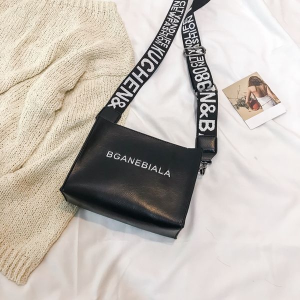 bag female 2020 new wave fashion wild shoulder messenger bag female spring and summer oil leather retro broadband
bag female 2020 new wave fashion wild shoulder messenger bag female spring and summer oil leather retro broadband
