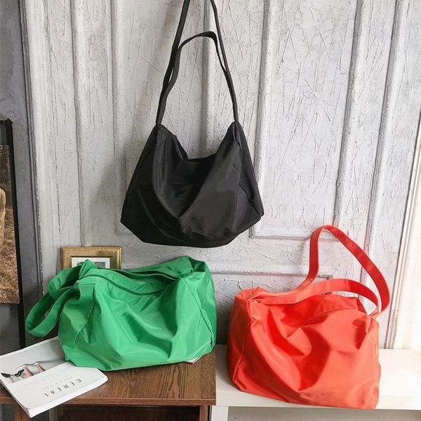 2019 fashion solid color messenger bag large capacity simple portable fitness bag
2019 fashion solid color messenger bag large capacity simple portable fitness bag