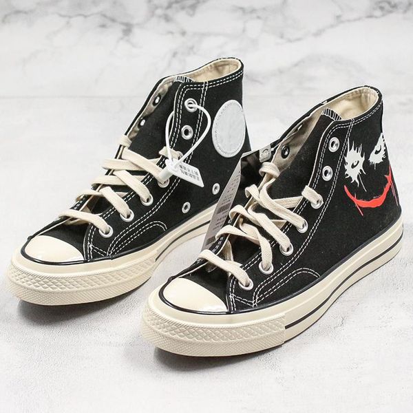 x batman dc 1970s skate shoes who so serious canvas casual shoes 80th anniversary glow dark knight graffiti man woman street sneaker, Black
x batman dc 1970s skate shoes who so serious canvas casual shoes 80th anniversary glow dark knight graffiti man woman street sneaker, Black