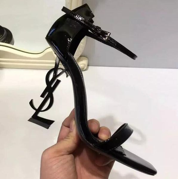 2018 brand new hoe woman ummer buckle trap rivet andal high heeled hoe pointed toe fa hion fa hion ingle high heel10cm 8cm
2018 brand new hoe woman ummer buckle trap rivet andal high heeled hoe pointed toe fa hion fa hion ingle high heel10cm 8cm