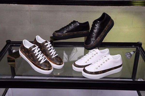 luxury women letter printing casual sport shoes genuine leather stellar sneaker boot 1a4gke 35-41 with box
luxury women letter printing casual sport shoes genuine leather stellar sneaker boot 1a4gke 35-41 with box