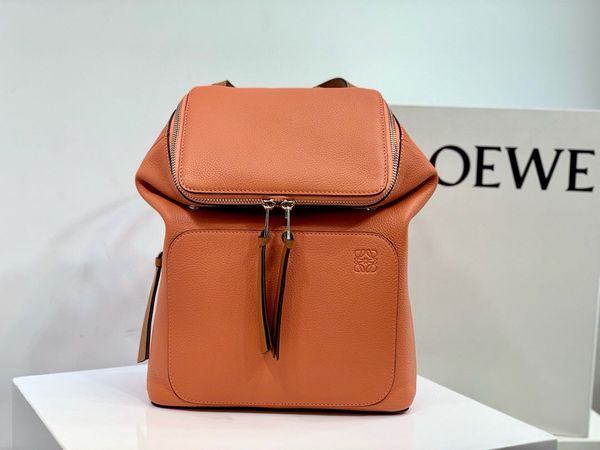 new ladies backpack 7a high-end custom quality high capacity handbag fashion trend leisure style silver metal accessories with shoulder stra
new ladies backpack 7a high-end custom quality high capacity handbag fashion trend leisure style silver metal accessories with shoulder stra