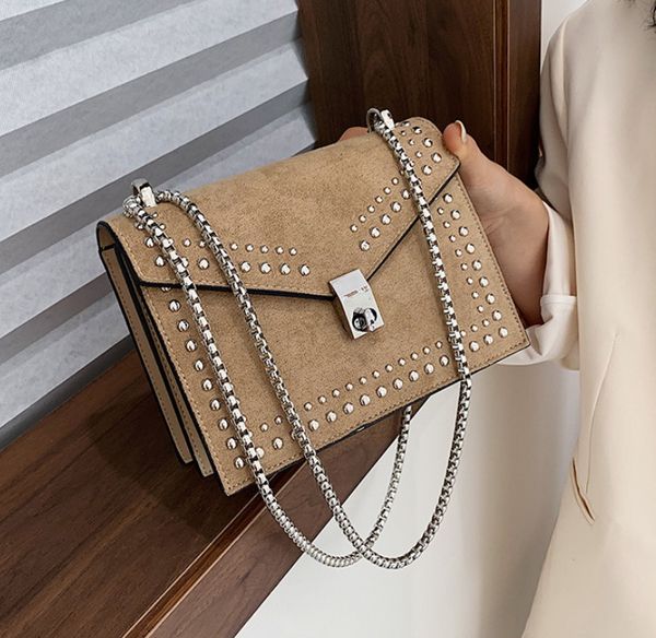 скраб кожа небольшой плечо курьерские сумки для женщин 2020 цепи заклепки замок crossbody сумка женский путешествия мини сумки 
скраб кожа небольшой плечо курьерские сумки для женщин 2020 цепи заклепки замок crossbody сумка женский путешествия мини сумки