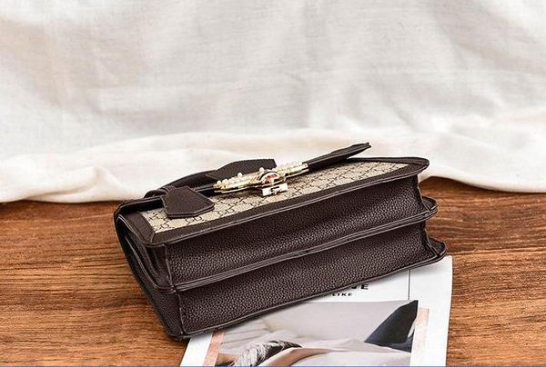 the est brand recommended ladies fashion print handbags designer bee lock shoulder bag commuter bag ing
the est brand recommended ladies fashion print handbags designer bee lock shoulder bag commuter bag ing