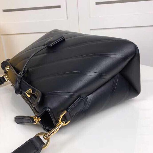 дизайнер роскошные сумки на ремне сумки crossbody повелительница f письмо rivet женщин кошелек работа коровьей натуральная кожа мода корова
дизайнер роскошные сумки на ремне сумки crossbody повелительница f письмо rivet женщин кошелек работа коровьей натуральная кожа мода корова