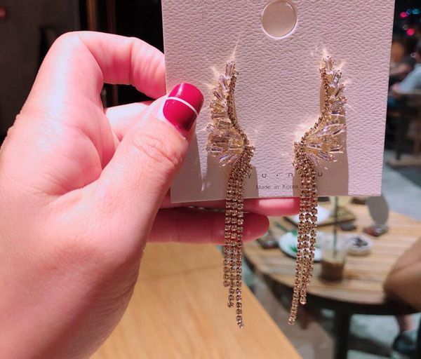 wholesal jewelry 925 silver needle high-end wings zircon tassels catch chain long earrings personality temperament long full diamond earring
wholesal jewelry 925 silver needle high-end wings zircon tassels catch chain long earrings personality temperament long full diamond earring