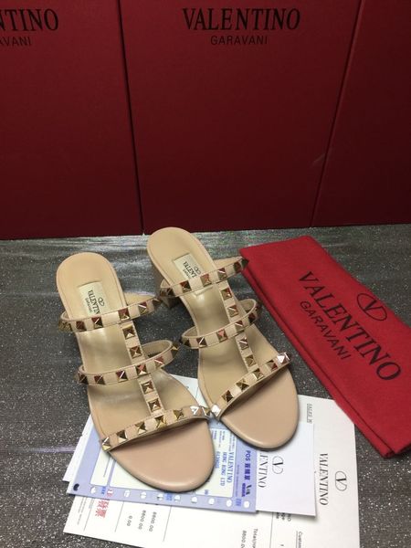 New arrival fa hion luxury de igner women andal rivet genuine leather andal with high heel hoe large ize 35 41
New arrival fa hion luxury de igner women andal rivet genuine leather andal with high heel hoe large ize 35 41