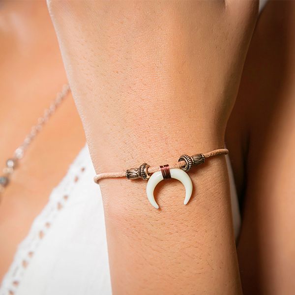 europe style acrylic ox horn moon leather bracelet men's fashion vintage charm wrap bracelets bangles bohemia tribe bijoux, Golden;silver
europe style acrylic ox horn moon leather bracelet men's fashion vintage charm wrap bracelets bangles bohemia tribe bijoux, Golden;silver