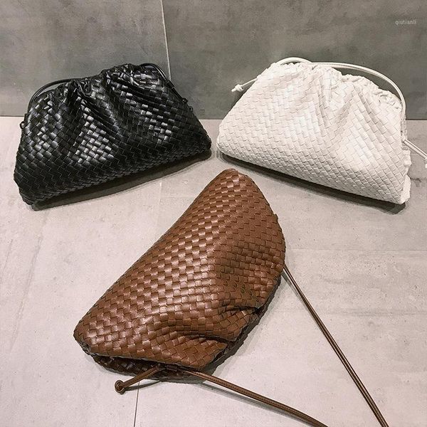 leather women's bag 2019 new ladies bag the same clip dumpling slant woven cloud1
leather women's bag 2019 new ladies bag the same clip dumpling slant woven cloud1