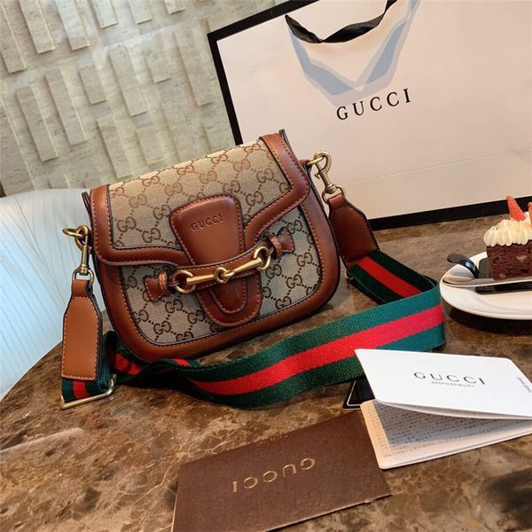 Hot Women Vintage Shoulder Messenger Bag Brand Design Ladies Simple High Quality Leather Bags New Fashion Outdoor Wallet
Hot Women Vintage Shoulder Messenger Bag Brand Design Ladies Simple High Quality Leather Bags New Fashion Outdoor Wallet