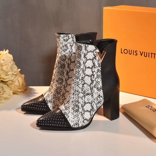 2020 winter new fashion luxury woman high heel boots fashionable and comfortable british college style lady booties size 35-42, Black
2020 winter new fashion luxury woman high heel boots fashionable and comfortable british college style lady booties size 35-42, Black