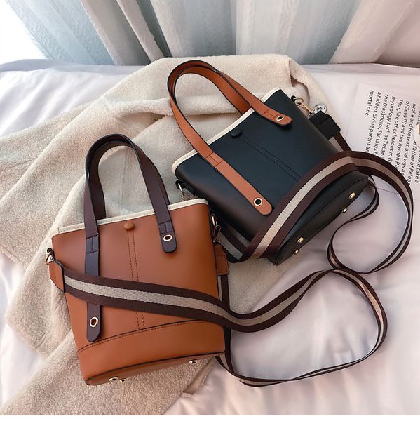 cross-border retro bucket bag messenger bag 2019 new wave of female high-capacity broadband network red handbag fashion wild
cross-border retro bucket bag messenger bag 2019 new wave of female high-capacity broadband network red handbag fashion wild
