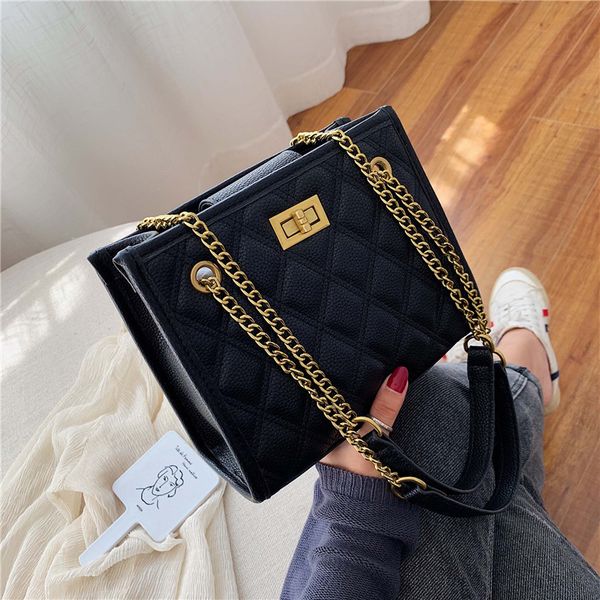 new small bag 2020 new wave korean version of the wild diamond chain small square bag fashion women's shoulder messenger
new small bag 2020 new wave korean version of the wild diamond chain small square bag fashion women's shoulder messenger