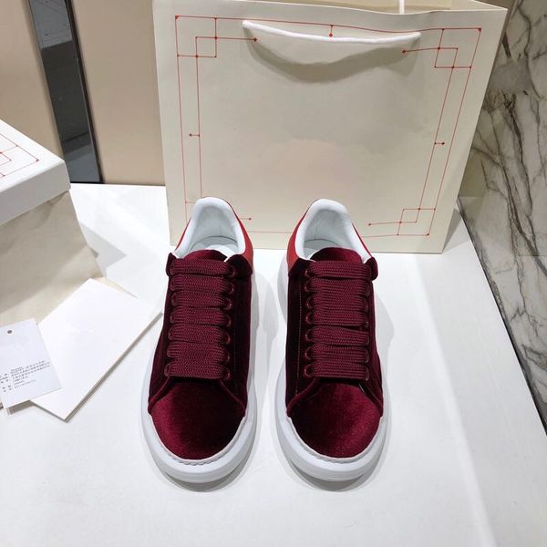 2021 velvet black casual shoes rainbow wedding platform fashion party men women shoe laser blue leather reflective triple white red
2021 velvet black casual shoes rainbow wedding platform fashion party men women shoe laser blue leather reflective triple white red