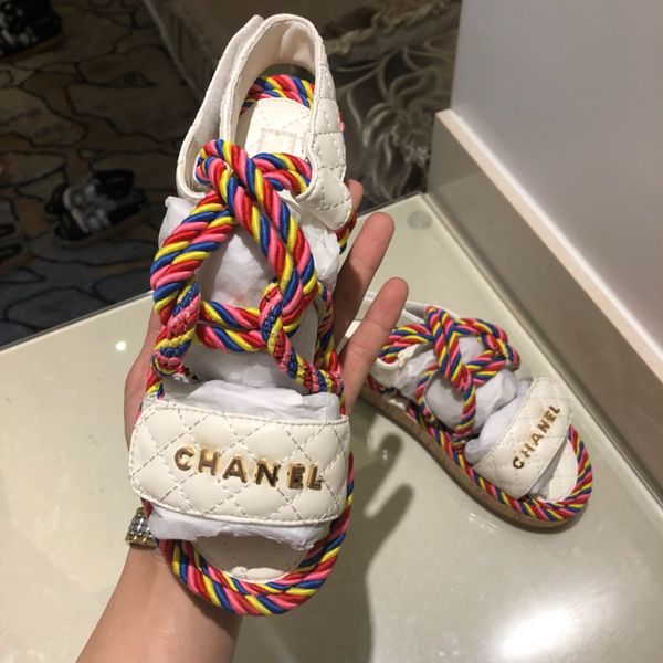 2019 classic ladies luxury designer sandals design slide female slippers high quality gladiator sandals leather ladies slippers with box
2019 classic ladies luxury designer sandals design slide female slippers high quality gladiator sandals leather ladies slippers with box
