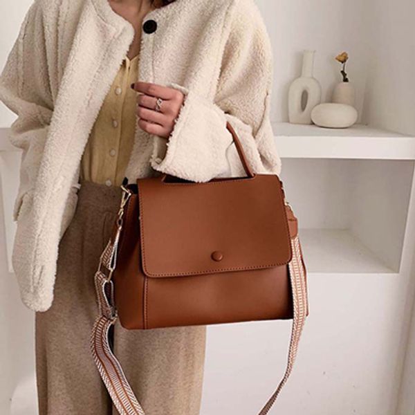 retro pu big women's handbag fashion print wide strap crossbody bag for women large capacity totes lady solid color shoulder bag
retro pu big women's handbag fashion print wide strap crossbody bag for women large capacity totes lady solid color shoulder bag