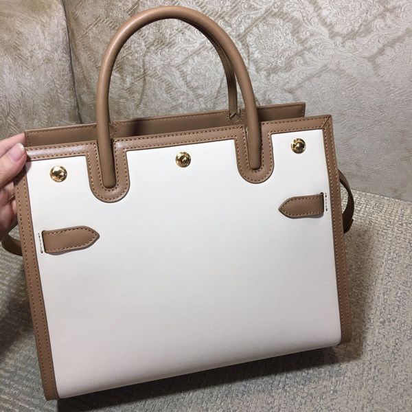 high-end custom designer bag cowhide handbag shoulder bag can be carried with handle, or with detachable strap to create shoulder ba
high-end custom designer bag cowhide handbag shoulder bag can be carried with handle, or with detachable strap to create shoulder ba