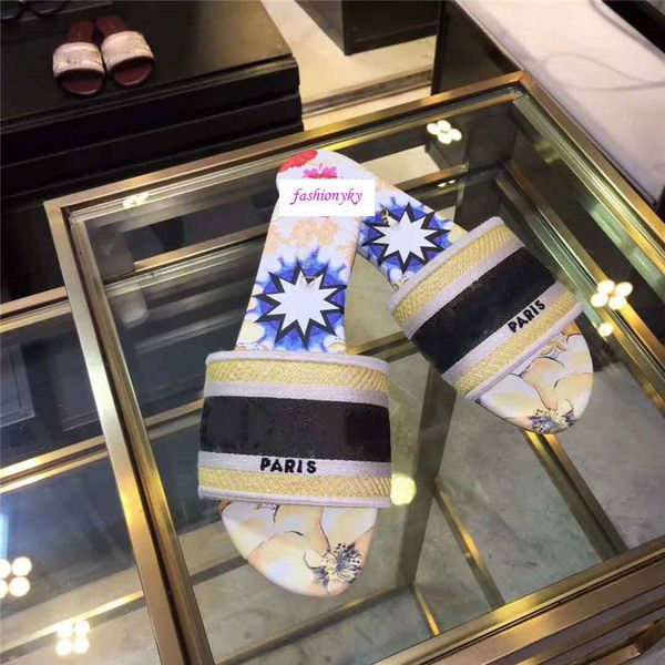fashion dazzle flowers women designer slippers flat bottom embroidery sandal floral brocade slipper, Black
fashion dazzle flowers women designer slippers flat bottom embroidery sandal floral brocade slipper, Black