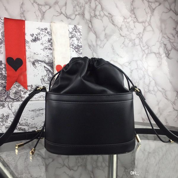 new fashion luxury designer woman handbag cross bags shoulder genuine leather tote bag leather cowhide drawstring bucket bag
new fashion luxury designer woman handbag cross bags shoulder genuine leather tote bag leather cowhide drawstring bucket bag
