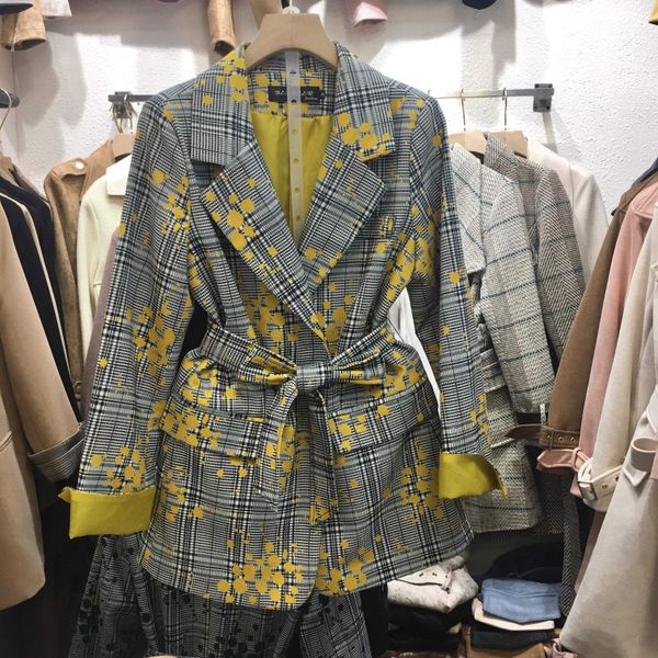 colorful striped suit jacket women's lace-up waist winter temperament blazer coat ladies blazer jacket office wear, White;black
colorful striped suit jacket women's lace-up waist winter temperament blazer coat ladies blazer jacket office wear, White;black