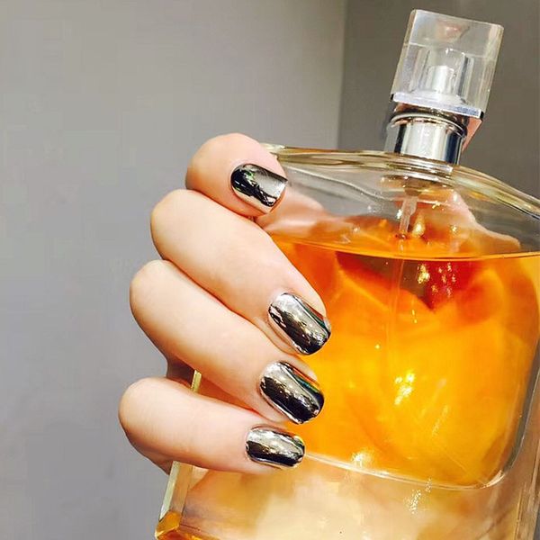 new european fashion metal style finished stickers punk cool short round head full cover manicure fake nail tips with glue 24pcs, Red;gold
new european fashion metal style finished stickers punk cool short round head full cover manicure fake nail tips with glue 24pcs, Red;gold