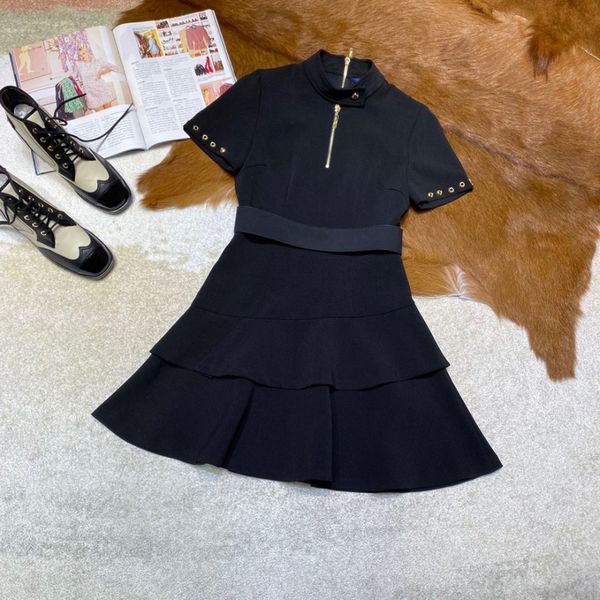 12.11 2020 new high end metal ruffles short sleeve rivet with belt asymmetric dress, Black;gray
12.11 2020 new high end metal ruffles short sleeve rivet with belt asymmetric dress, Black;gray