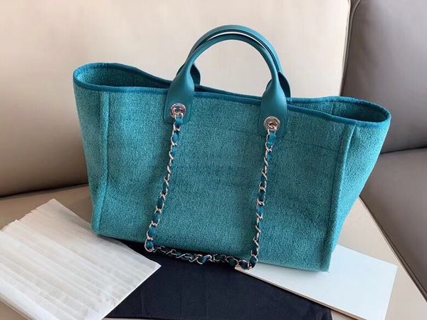 early spring style, the latest pink, carrying large canvas leisure beach bag on the back, waterproof material, silver hardware
early spring style, the latest pink, carrying large canvas leisure beach bag on the back, waterproof material, silver hardware