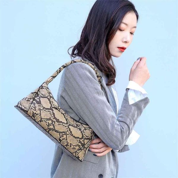 ladies red black white pu leather snake pattern shoulder bag fashion simple handbag casual messenger bags leather handlebag 2020
ladies red black white pu leather snake pattern shoulder bag fashion simple handbag casual messenger bags leather handlebag 2020