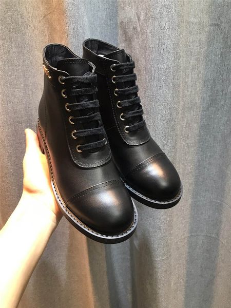 2019 designer winter new luxury women shoes black white women's shoes martin boots leather short boots with shoe box
2019 designer winter new luxury women shoes black white women's shoes martin boots leather short boots with shoe box