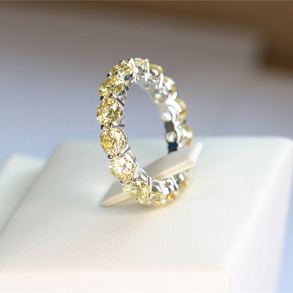 super shiny 5a zircon full row diamont ring made of 925 sterling silver with 5mm 1.5ct big round stone pave quality assurance, Golden;silver
super shiny 5a zircon full row diamont ring made of 925 sterling silver with 5mm 1.5ct big round stone pave quality assurance, Golden;silver
