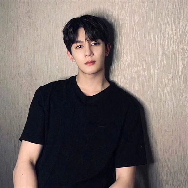 2020 ~ b men's and women's rubber letter t-shirt letter printing loose couple short sleeve, White
2020 ~ b men's and women's rubber letter t-shirt letter printing loose couple short sleeve, White