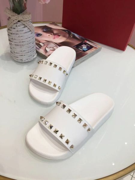 luxury designer men women slippers ladies beach slipper tide male rivet stud slippers non-slip leather mens spikes shoes with box, Black
luxury designer men women slippers ladies beach slipper tide male rivet stud slippers non-slip leather mens spikes shoes with box, Black