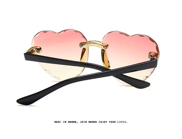 2020 new children's cut-edge love sunglasses frameless marine film gradient color peach heart sunglasses retro sunglasses, White;black
2020 new children's cut-edge love sunglasses frameless marine film gradient color peach heart sunglasses retro sunglasses, White;black