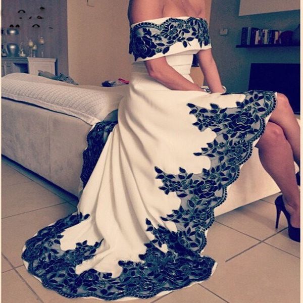 2019 evening dresses vestidos de fiesta dubai arbaic high low long boat neck evening pageant dress with black appliques beaded, Black;red
2019 evening dresses vestidos de fiesta dubai arbaic high low long boat neck evening pageant dress with black appliques beaded, Black;red